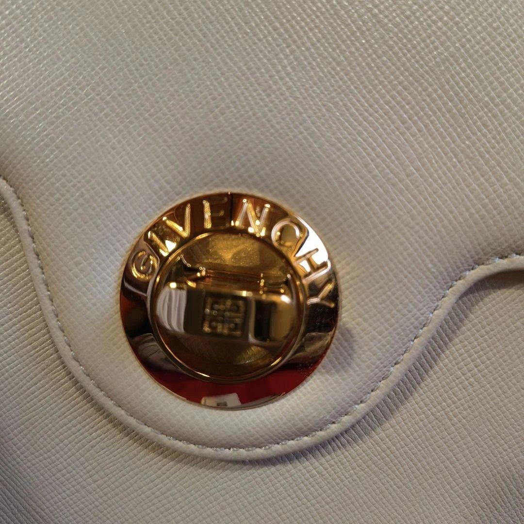 Whiteboo!!様 ジバンシー牛革　日本製　ハンドショルダー