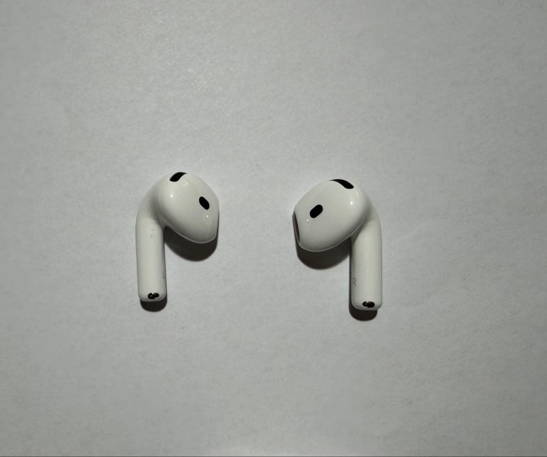 美品　AirPods 4 アクティブノイズキャンセリング搭載
