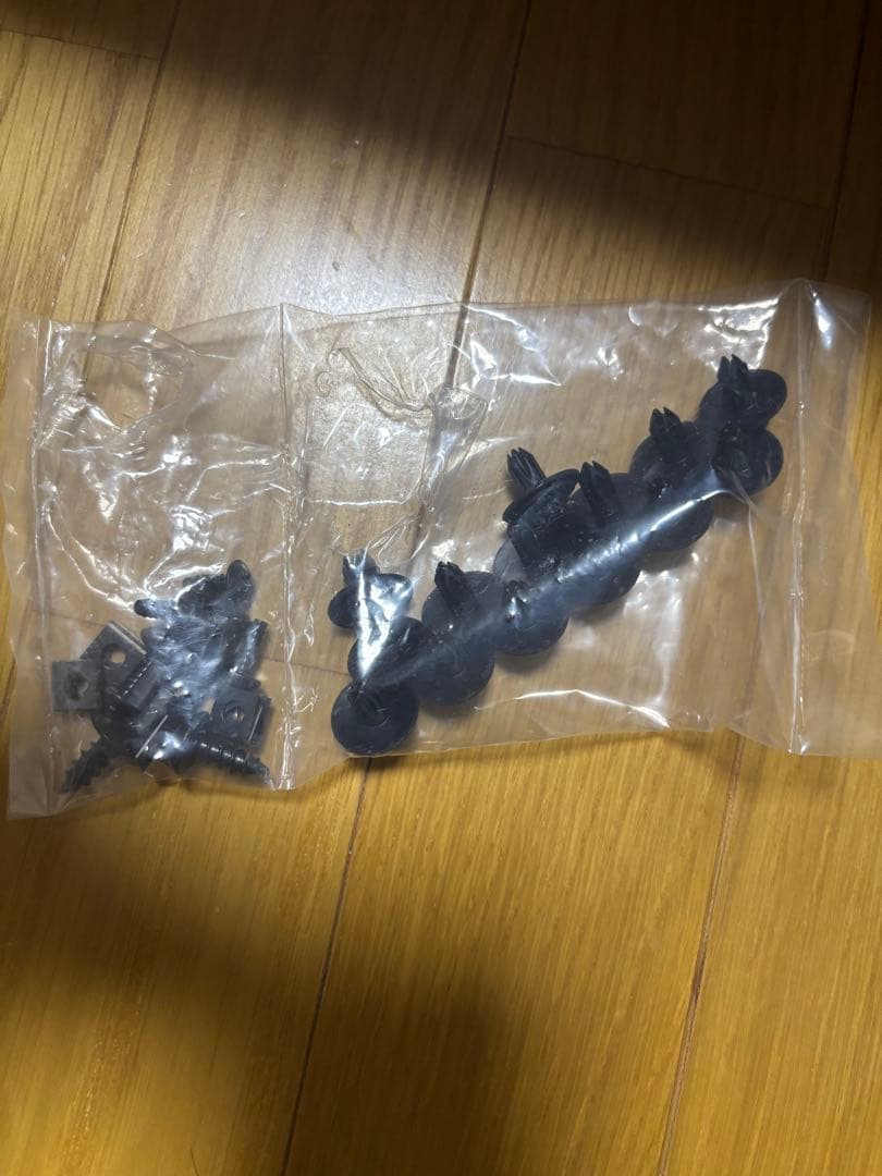 【サイボウグ】ハリアー　モデリスタ AVANT EMOTIONAL サイド