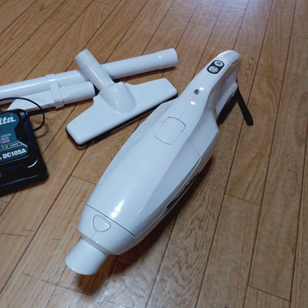 マキタ10.8V充電式クリーナCL107FD 純正バッテリー、充電器付