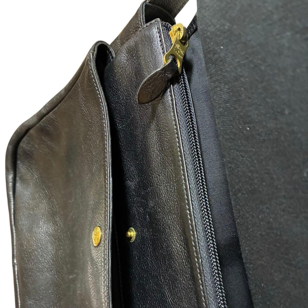 【でぐ様】　　イルビゾンテ 牛革ショルダーバッグ かぶせメッセンジャーバッグ