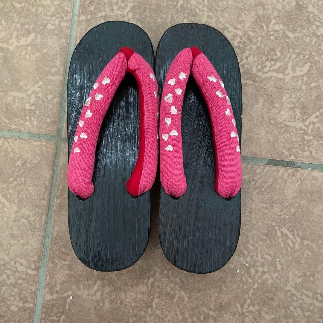 浴衣セット　7点　和モダン赤系　浴衣　帯　下駄　扇子　かごバッグ　巾着　髪飾り