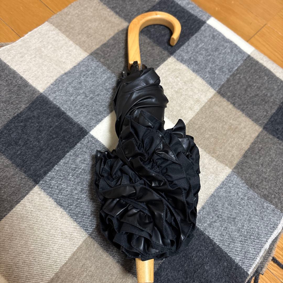 SUN BARRIER100 フリル付き ブラック 折りたたみ日傘