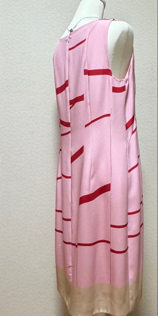 お買い上げ　　　アクリス　ノースリーブワンピース ピンク生地に赤とベーsilk