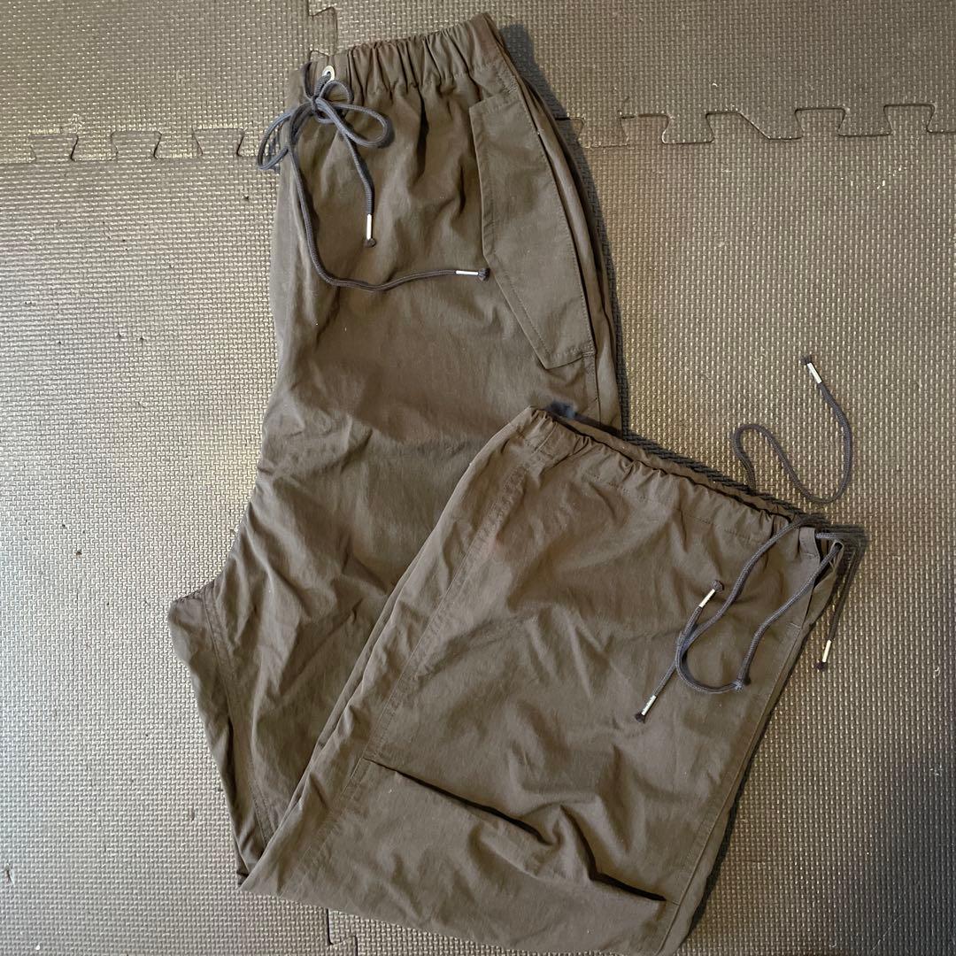 シシクイ　パラシュートパンツ