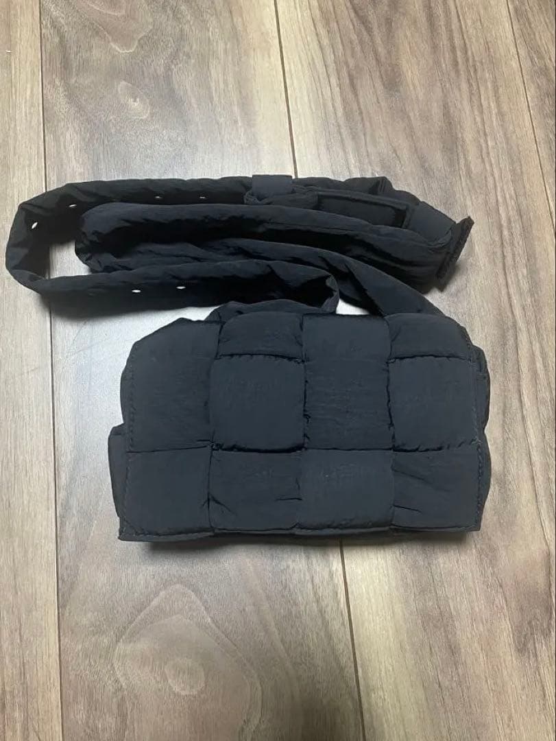 BOTTEGA VENETA　ボッテガヴェネタ　パデッドテックカセットショルダー