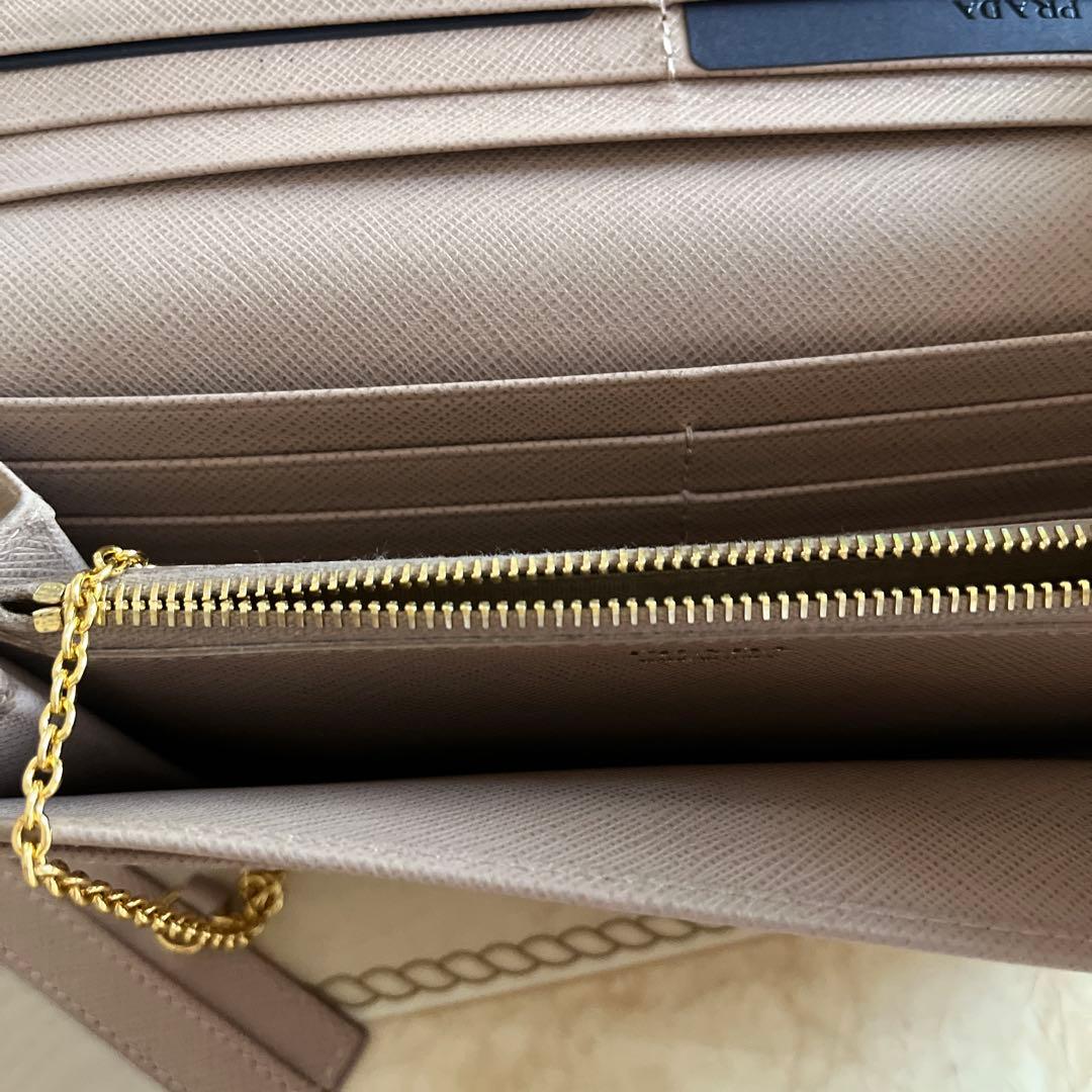 あけみ♡ PRADA リボン付き長財布 ベージュ