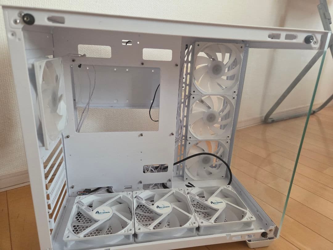 ピラーレス　デュアルチャンバー ホワイト PCケース ATX対応 7基ファン搭載