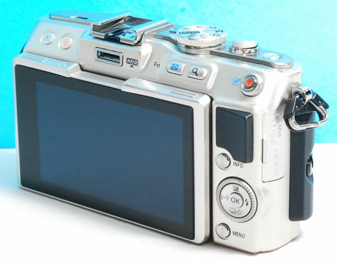OLYMPUS E PL5 シルバー　ボディ　送料無料