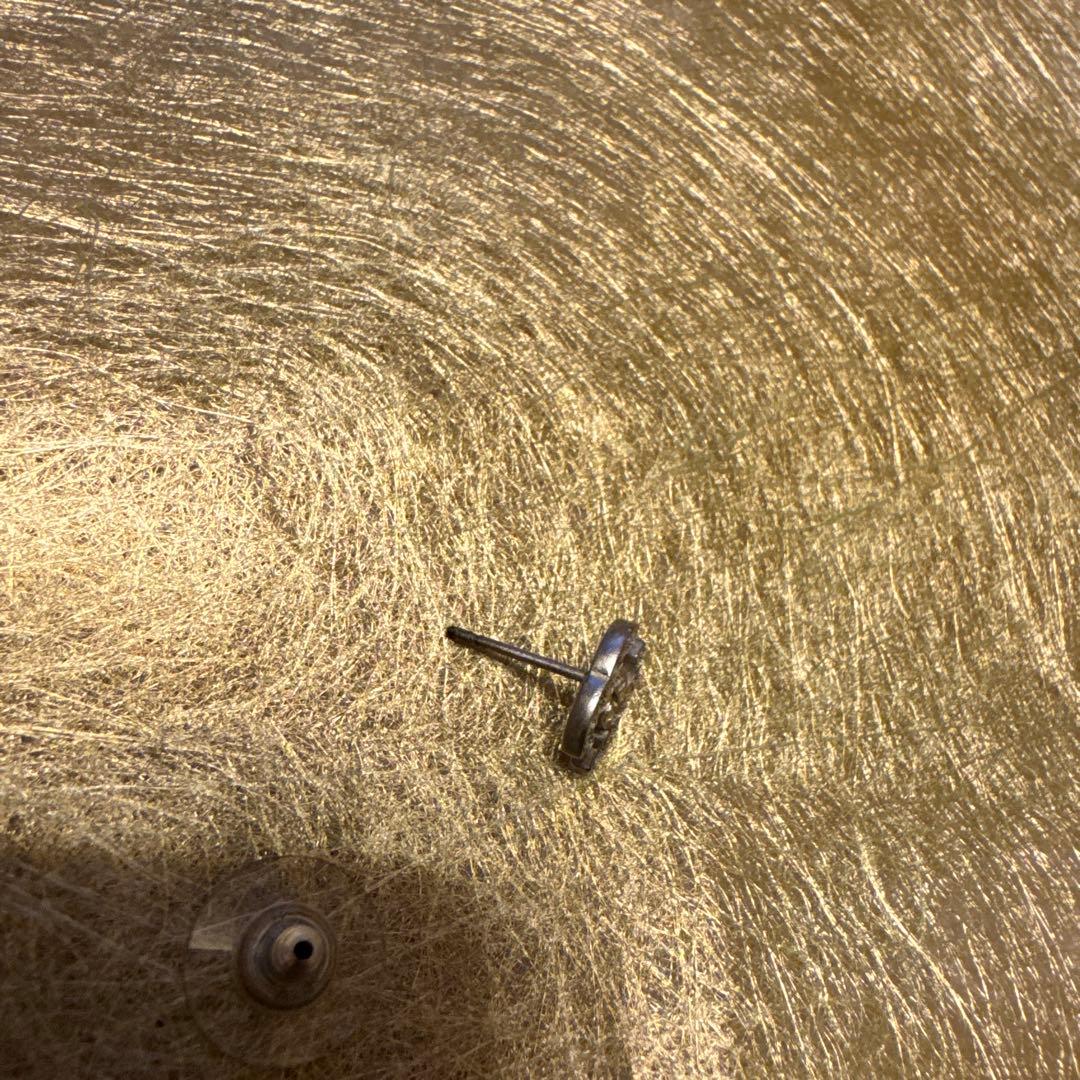 CHANEL シャネル　ロゴデザイン ストーン付きピアス(片耳用)