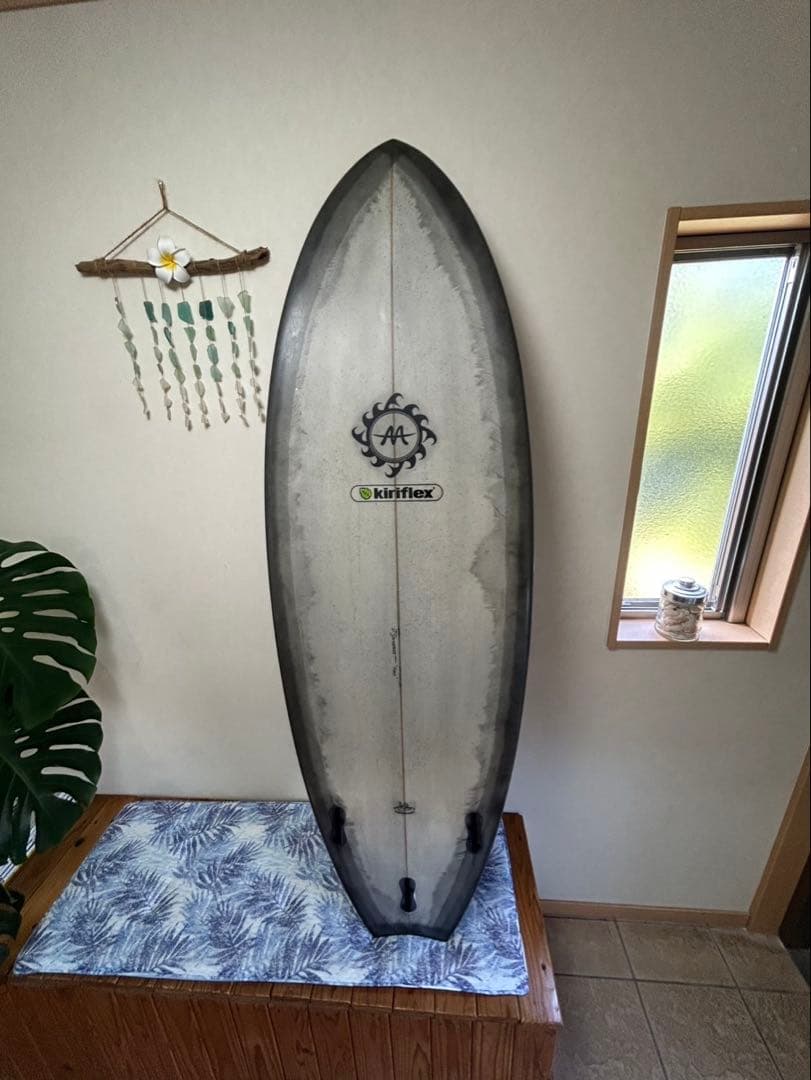 モアナロロサーフボード　5.7 　EPS