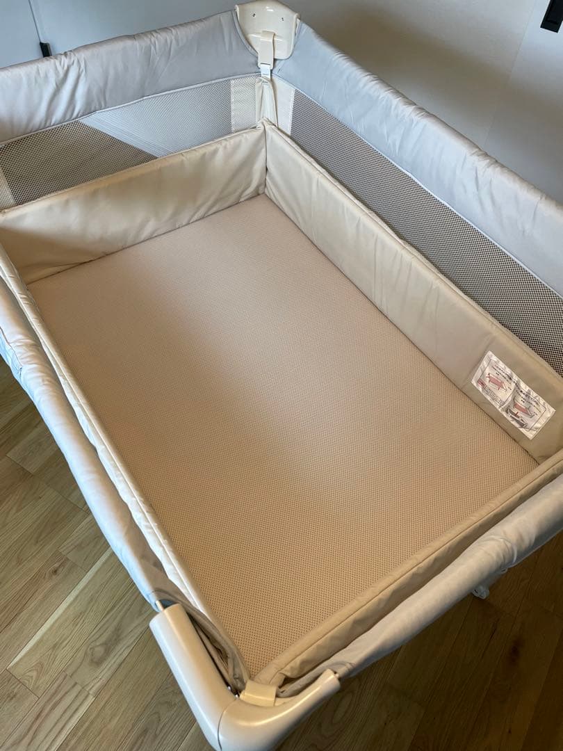 アップリカ ココネルエアー AB ベビーベッド ホワイトグレー