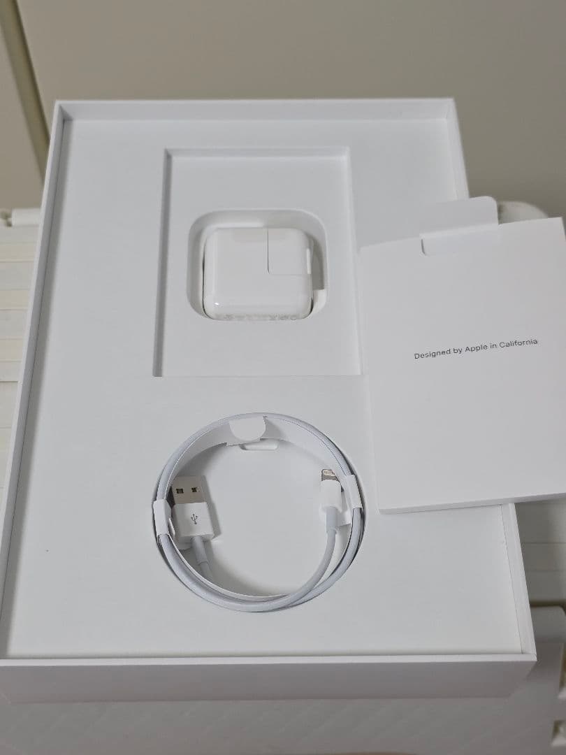 iPad 第7世代 シルバー 32GB Wi-Fiモデル MW752J/A