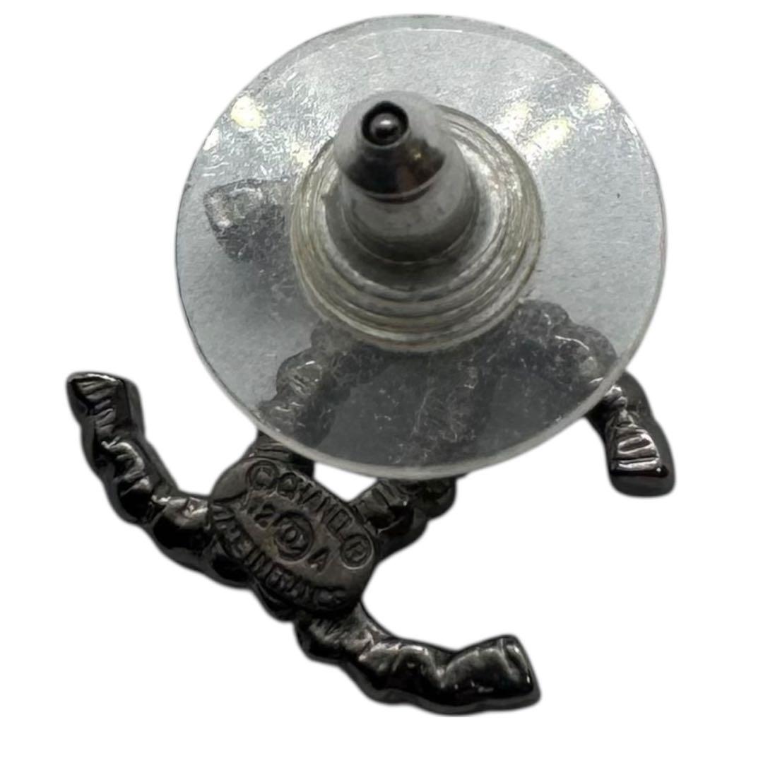 CHANEL ブラック ロゴ ピアス　12A 片方のみ