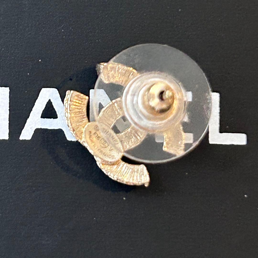 CHANEL ゴールド CCロゴ ピアス(片耳用)