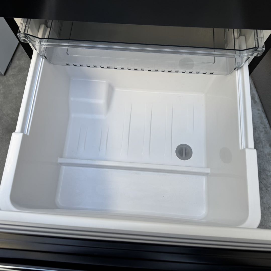 254⭐️2022年製★ハイアール冷蔵庫　大型　3ドア　ブラック 300〜400L