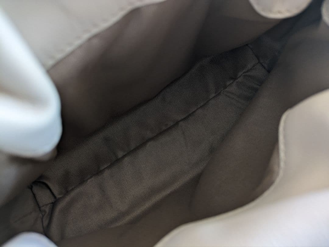 IACUCCI ホワイト巾着型ハンドバッグ　完売品