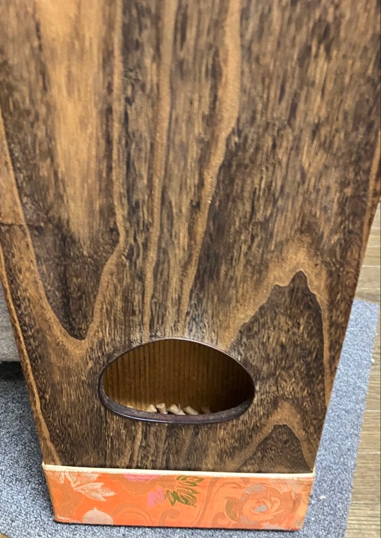 13弦お琴 並甲、すだれ掘り 琴柱、猫足他一式付き 弦も新しく、傷も少ない