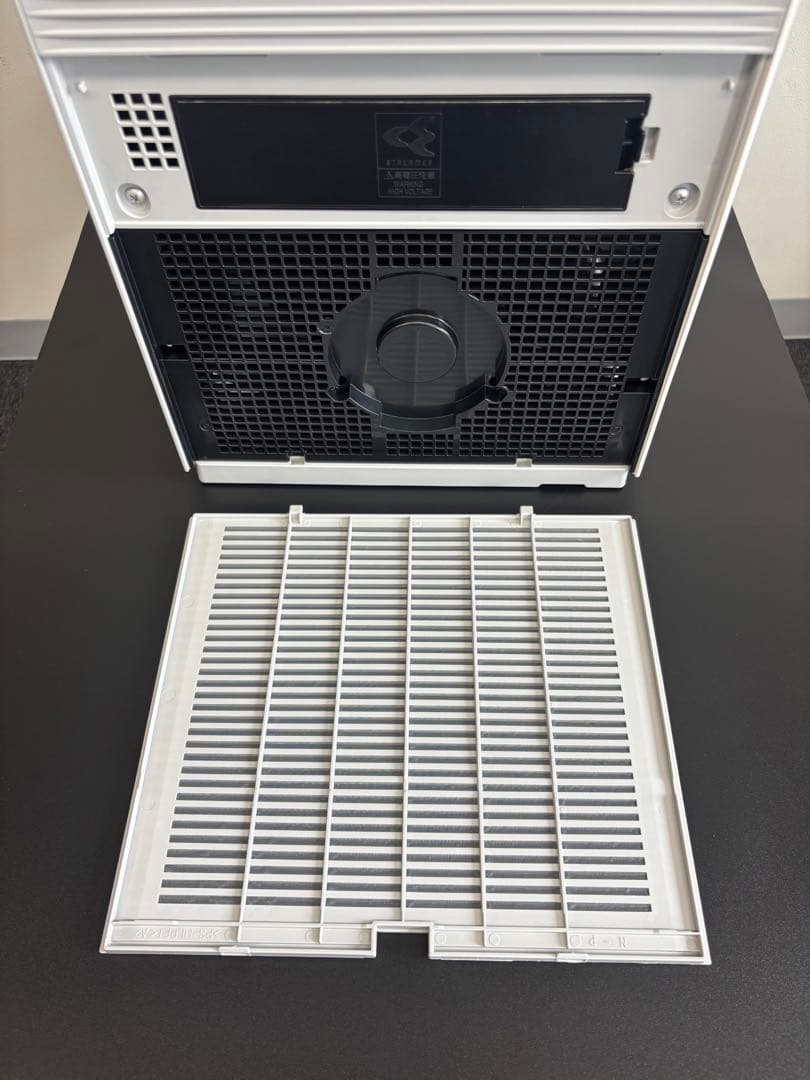 【ほぼ新品】DAIKIN ダイキン　空気清浄機 MCK70ZE2-W