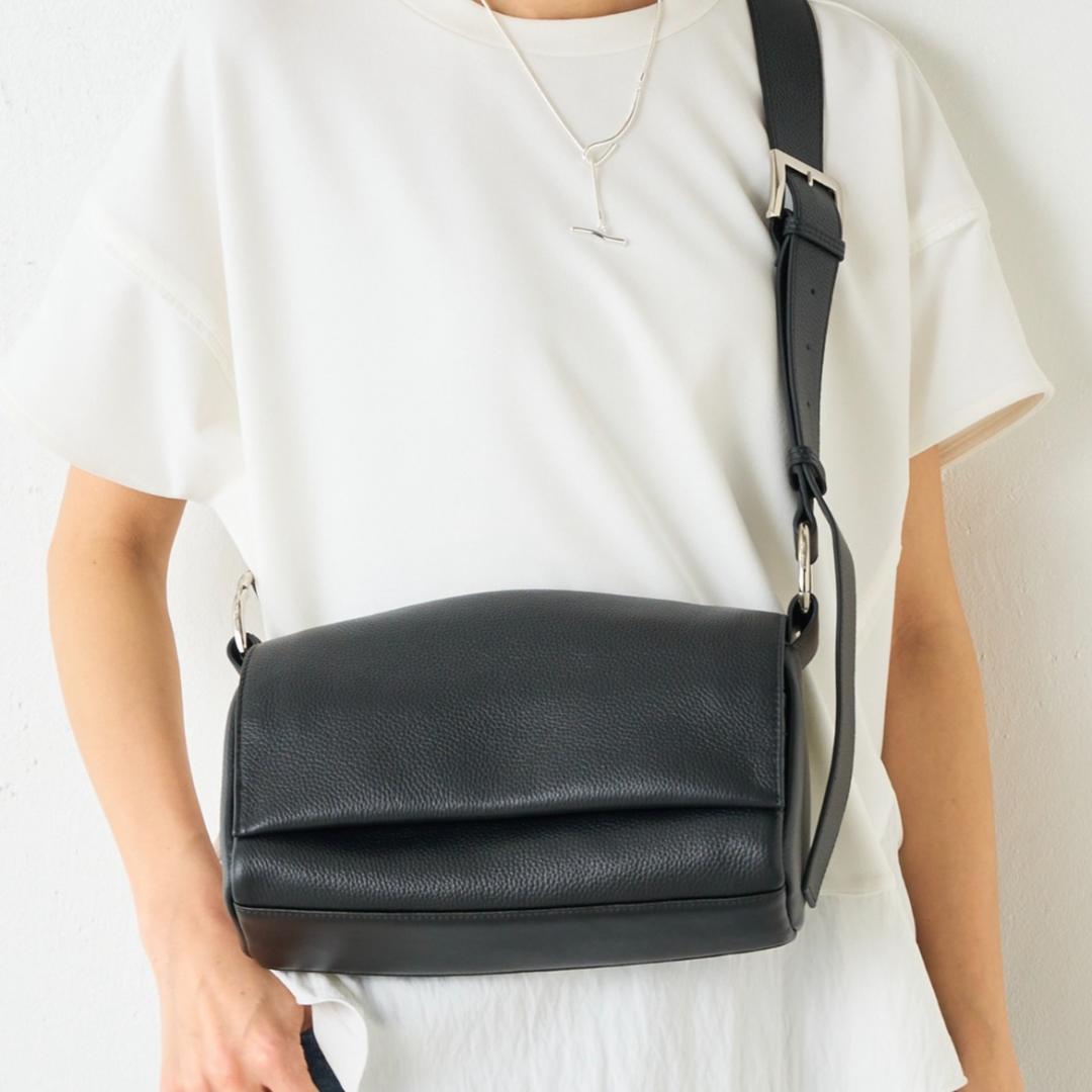 【新品未開封】ビアズリー レザーリングボディバッグ ブラック