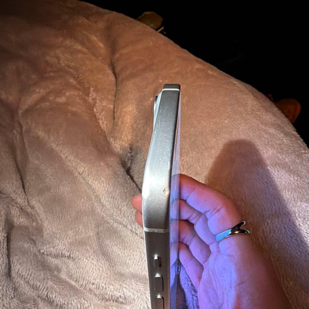 Apple iPhone15plusホワイト 本体