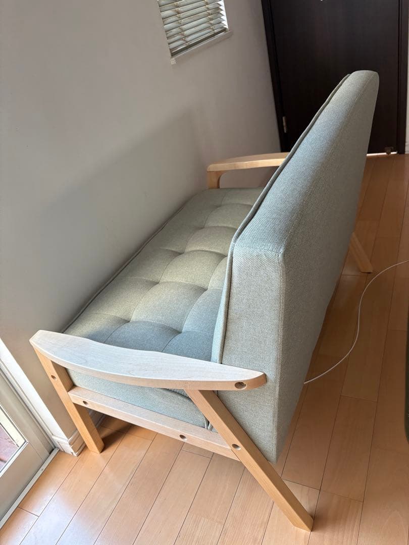 M【ニトリ】天然木フレームのコンパクトソファ （2人掛け）