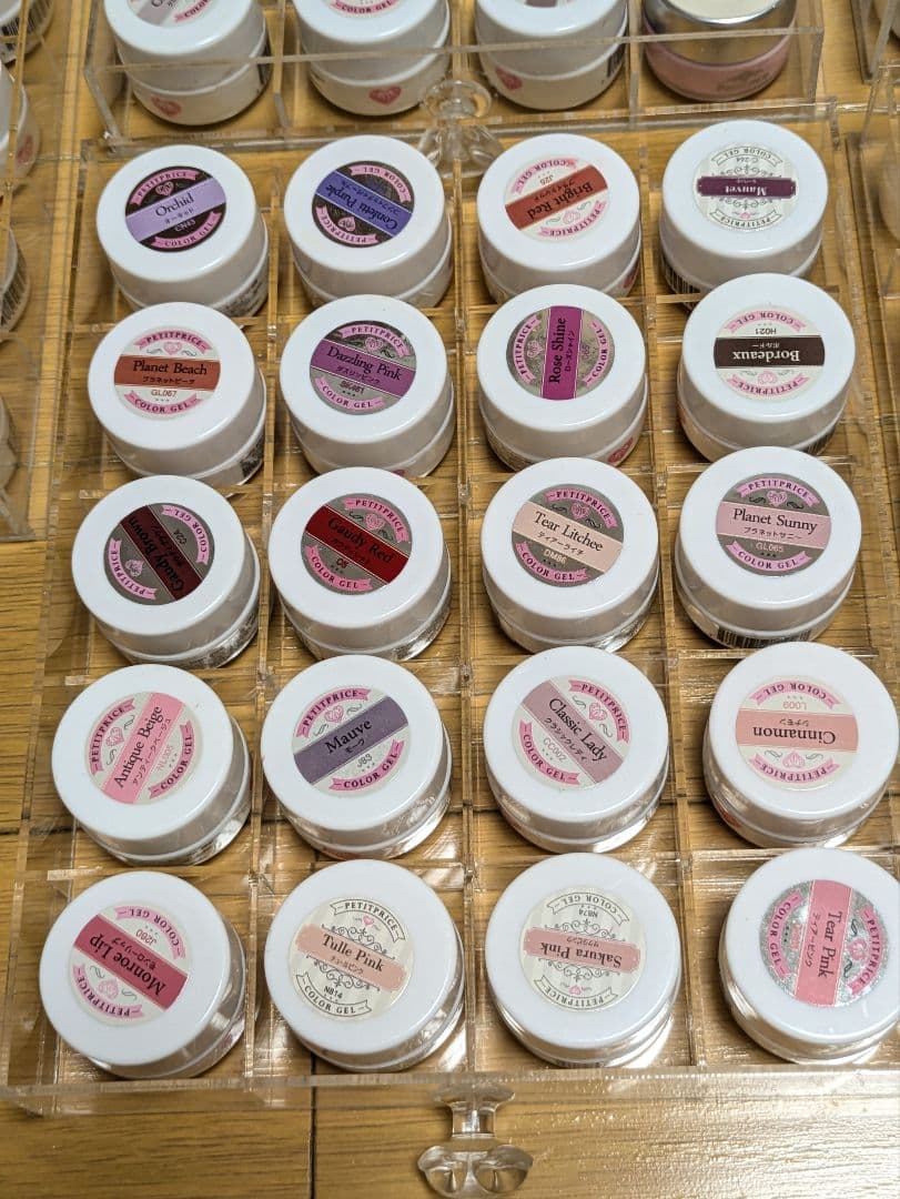 【今月中のみ出品】カラージェル♥　200色　まとめ売り　ケース付　大量　たくさん