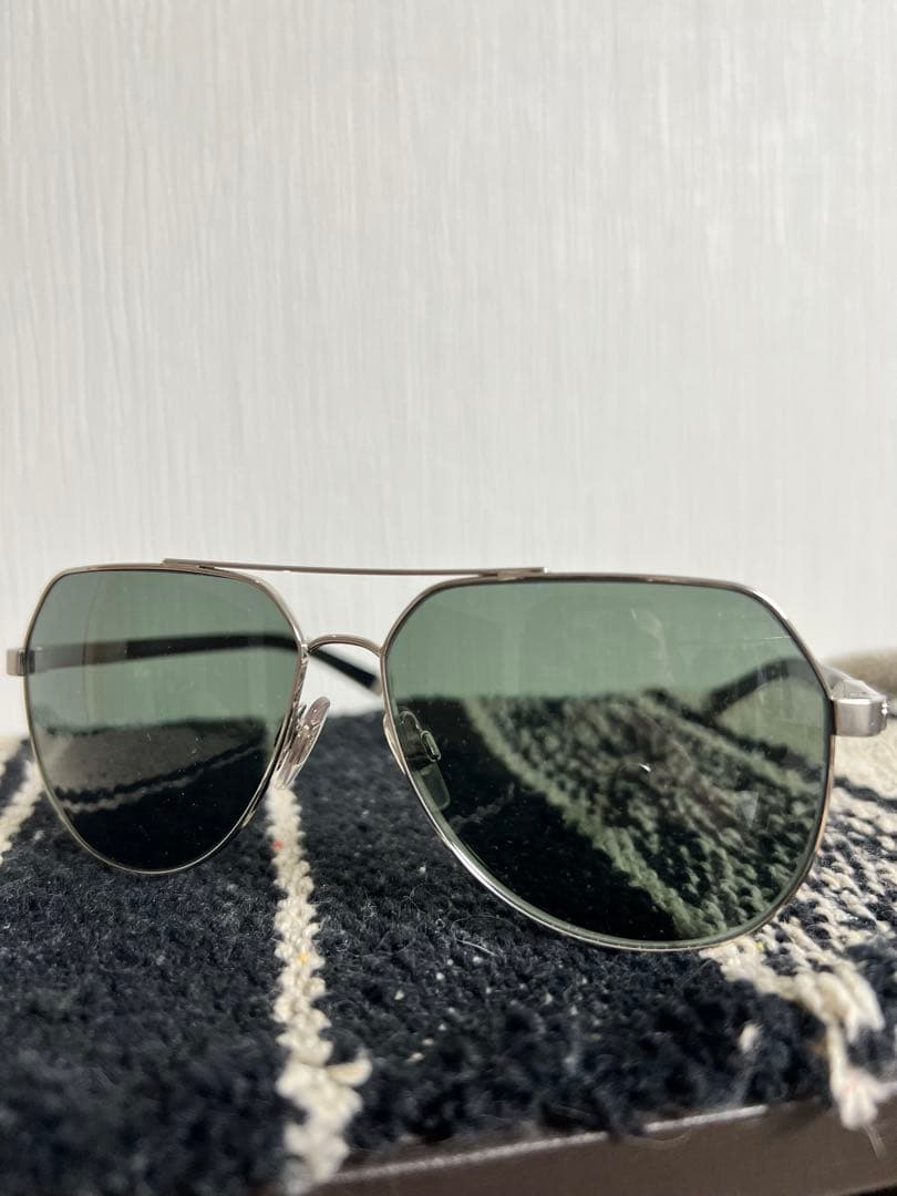 ブラピ着　ドルガバサングラス