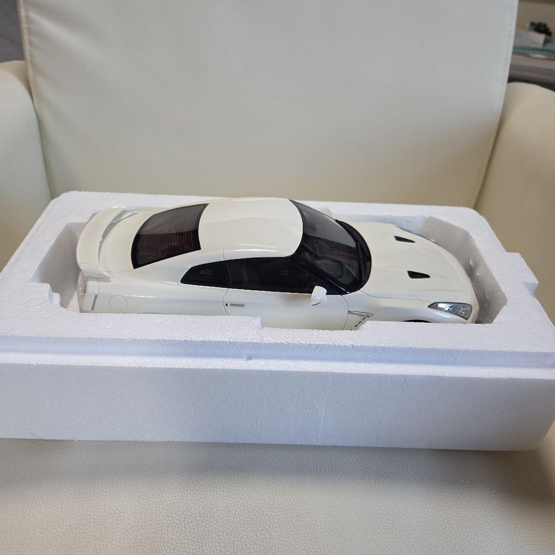 京商 日産 R35GT-R 1/18ミニカー