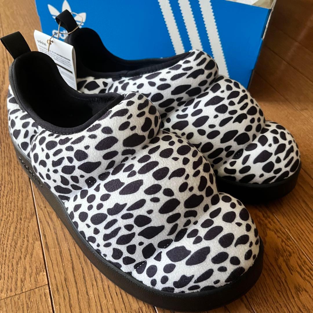 adidas PUFFYLETTE パフィレッタ　アニマル柄　ダルメシアン