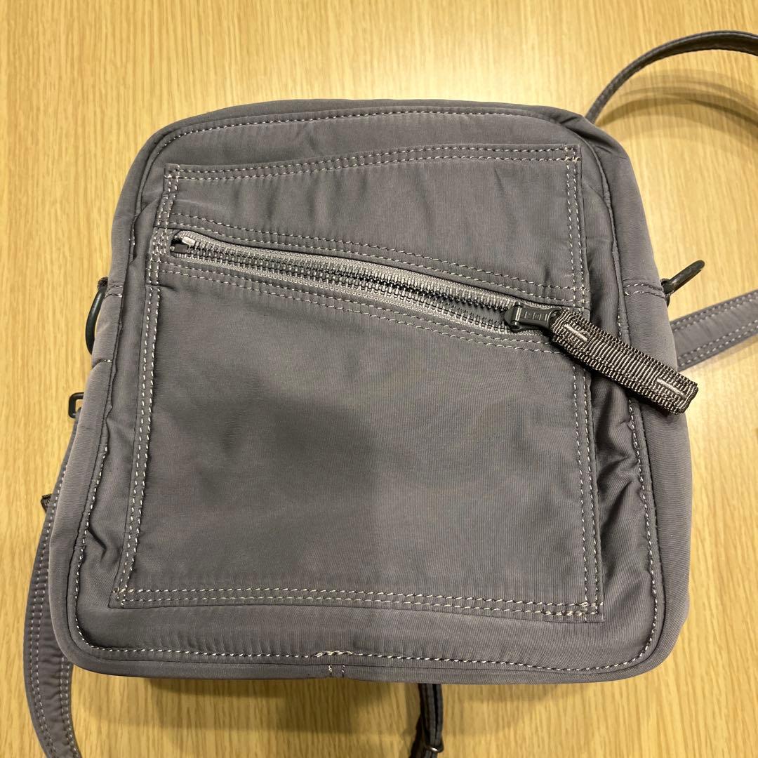 吉田カバンショルダーバッグ（サコッシュ）