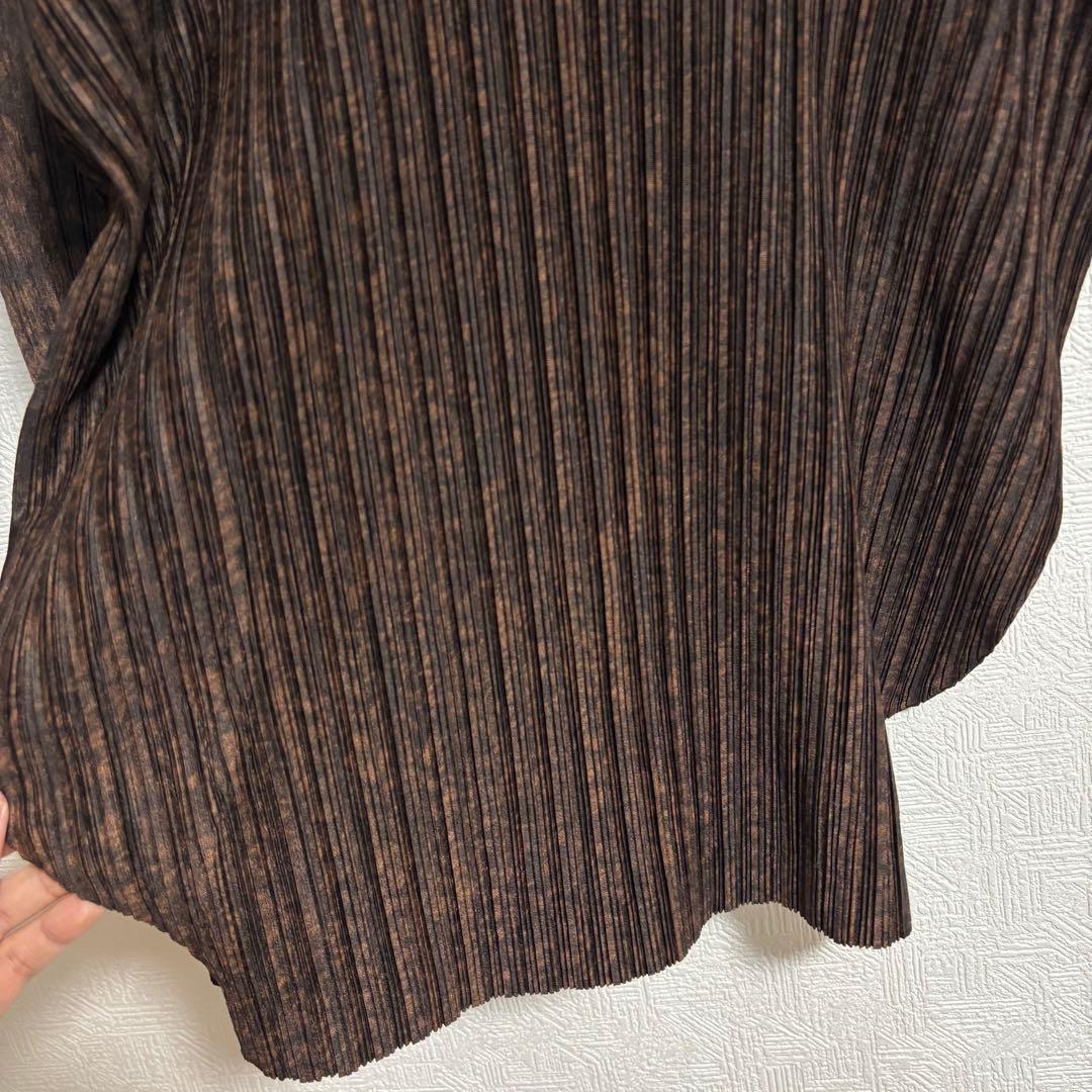 イッセイミヤケ　プリーツプリーズ　長袖トップス　ブラウン　柄有り
