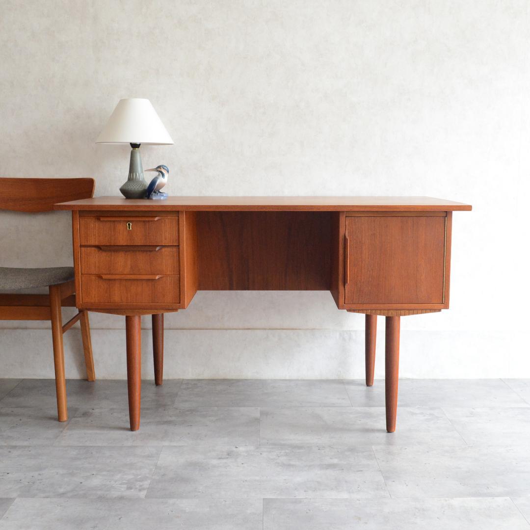デンマーク 北欧ヴィンテージ チーク デスク 鍵付 北欧家具 机 北欧デザイン