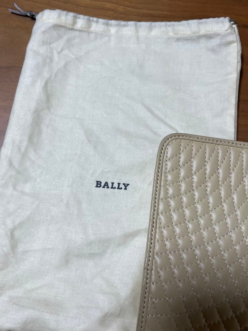 BALLY ベージュ キルティング クラッチバッグ 保存袋付き