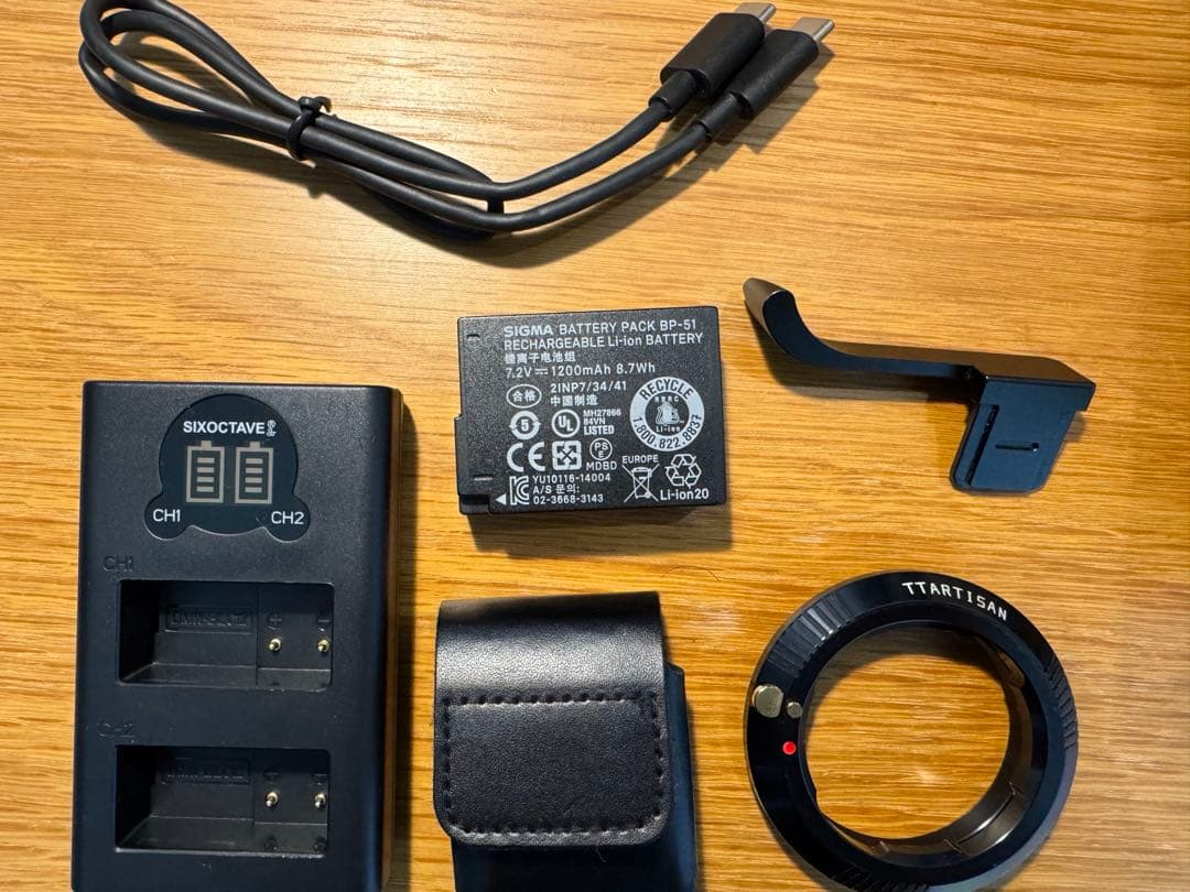 Leica CL ボディ　箱、予備バッテリー、M-Lアダプター、サムレスト付き