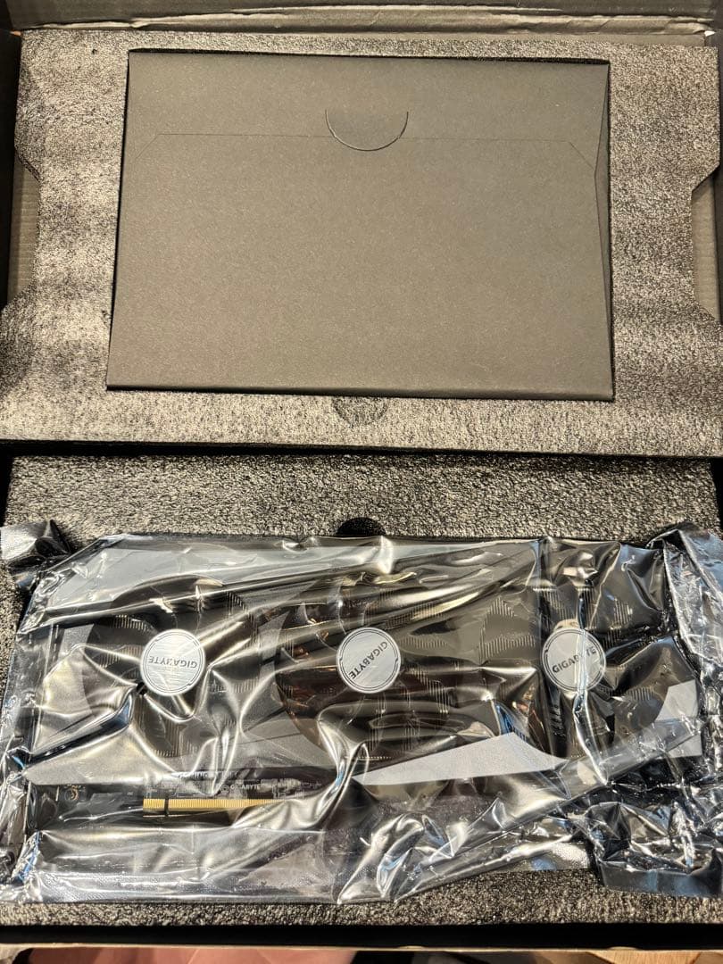 GIGABYTE GeForce RTX 3070 Ti 本体