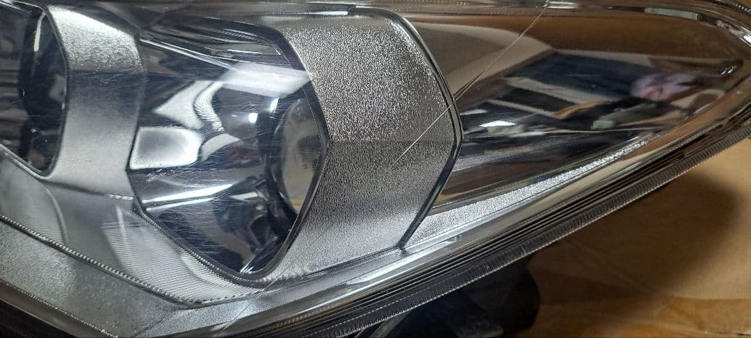 S*n様 TOYOTA カローラアクシオ 左へッドライト　koito 12-59