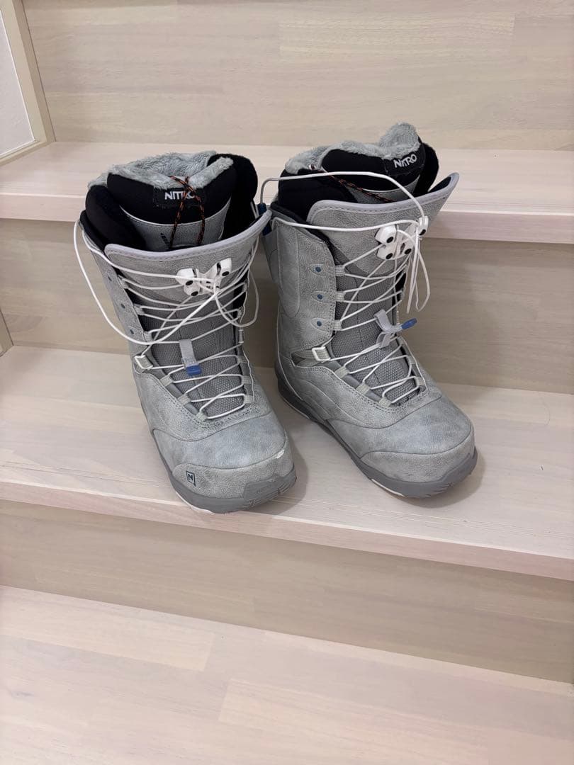 NITRO スノーボードブーツ 女性用 グレー