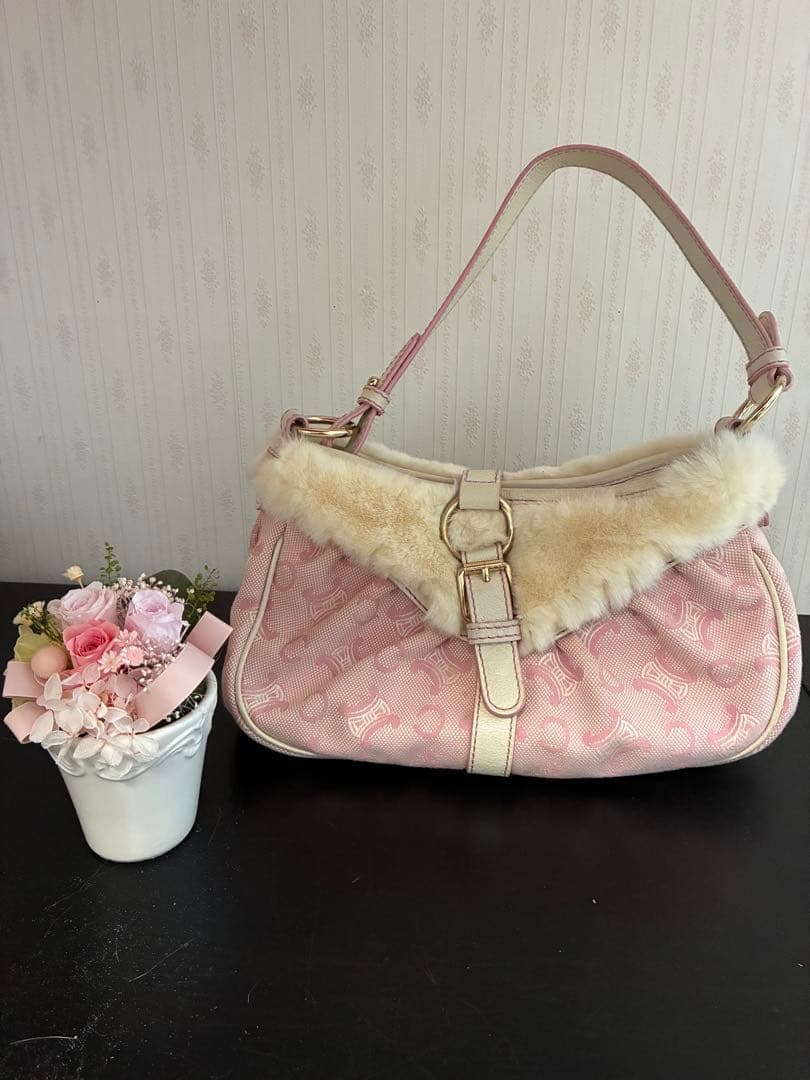 セリーヌファー付きピンクハンドバッグ