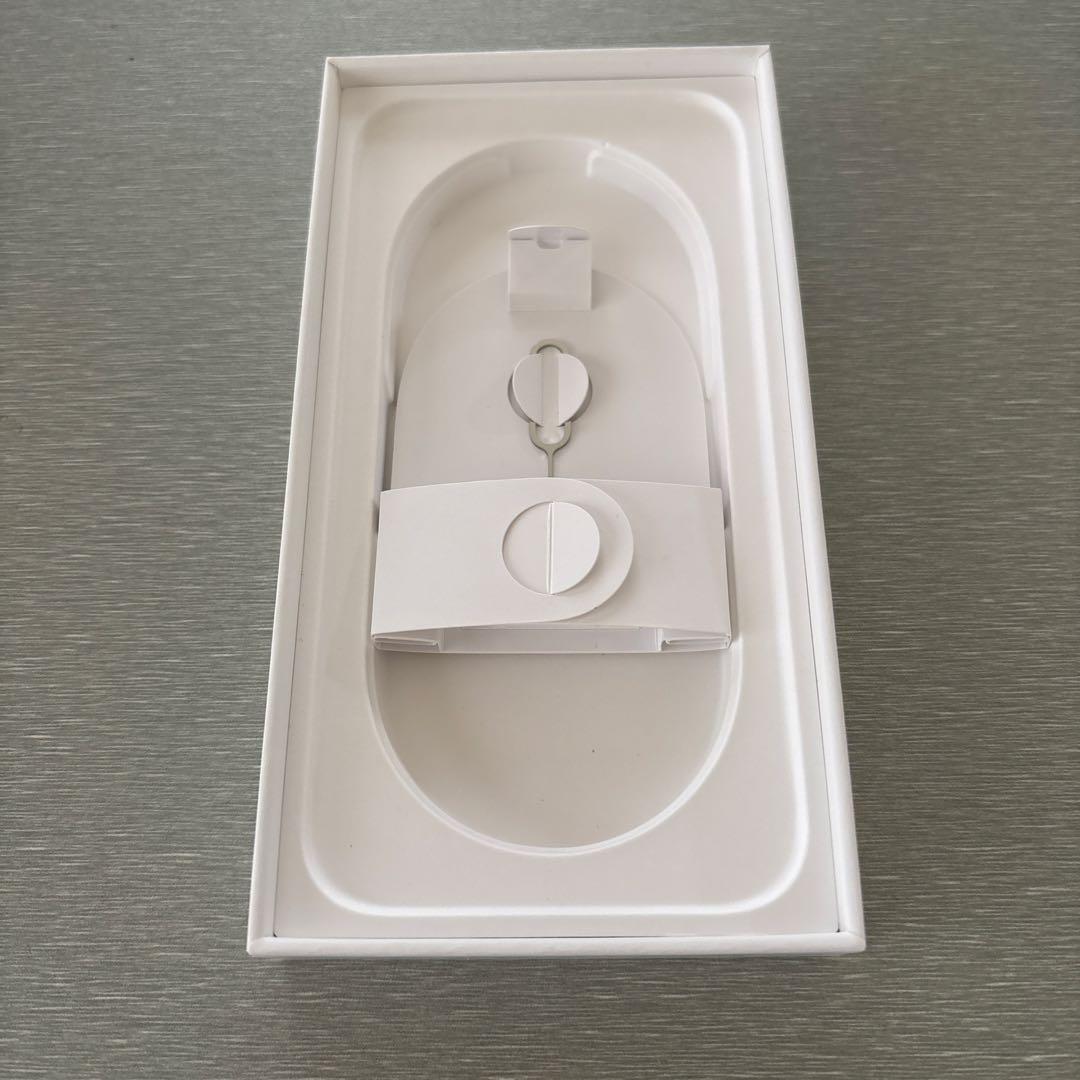 【美品】iPhone16e 128GB ホワイト simフリー