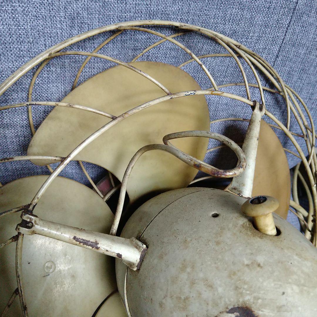 HITACHI♪ヒタチ、レトロなアヒル型？扇風機です(⌒▽⌒)