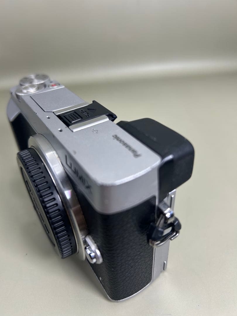 4K動画LUMIX DMC-GX7MK2 ミラーレス一眼カメラ本体とグリップ