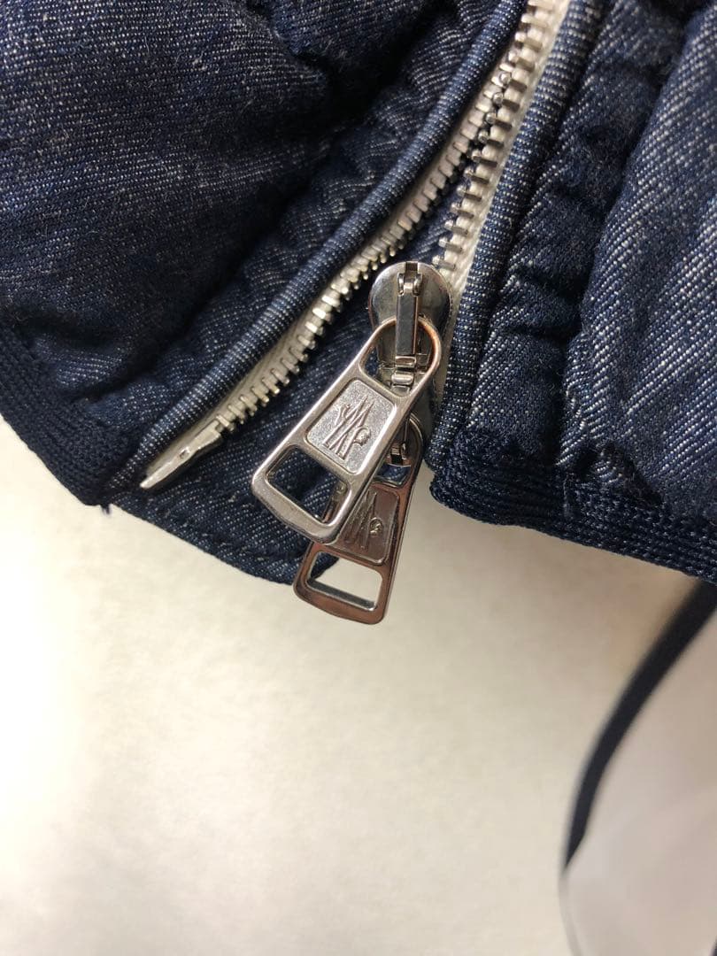 国内正規品　サイズ4 モンクレール　ダウンベスト フード付 ネイビー デニム