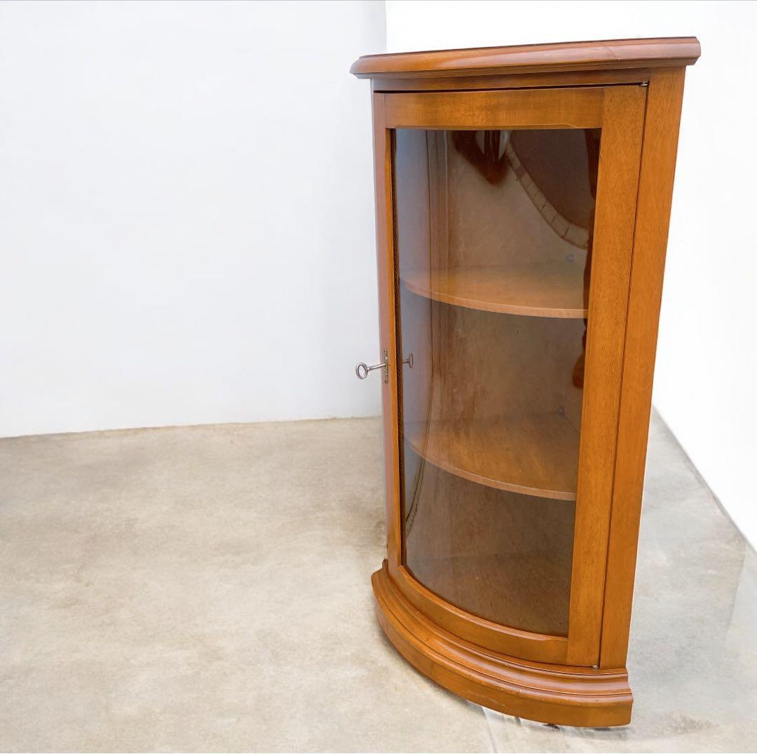 【美品】イタリア製 アンティーク コーナーキャビネット ガラス収納棚 鍵付