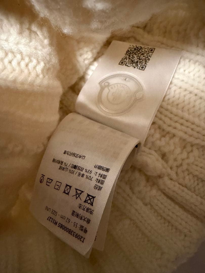 モンクレール ポンポン付きニット帽