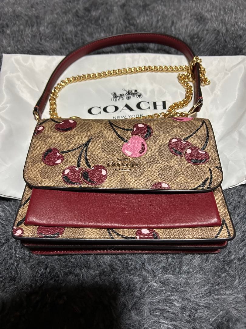 COACH チェリー柄 ショルダーバッグ
