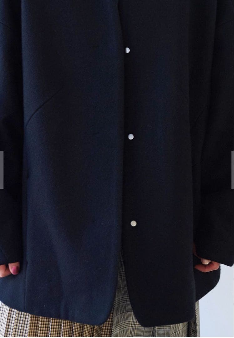 yuniノーカラーコート　ウールスーパー100 ブラック ミドル