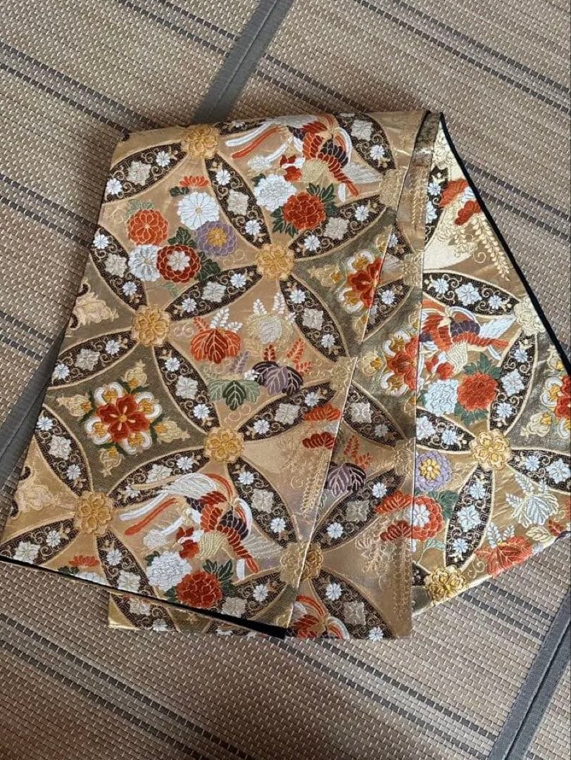 レトロでモダン素敵！未使用品しつけ糸付き　黒留袖　京友禅　金駒刺繍