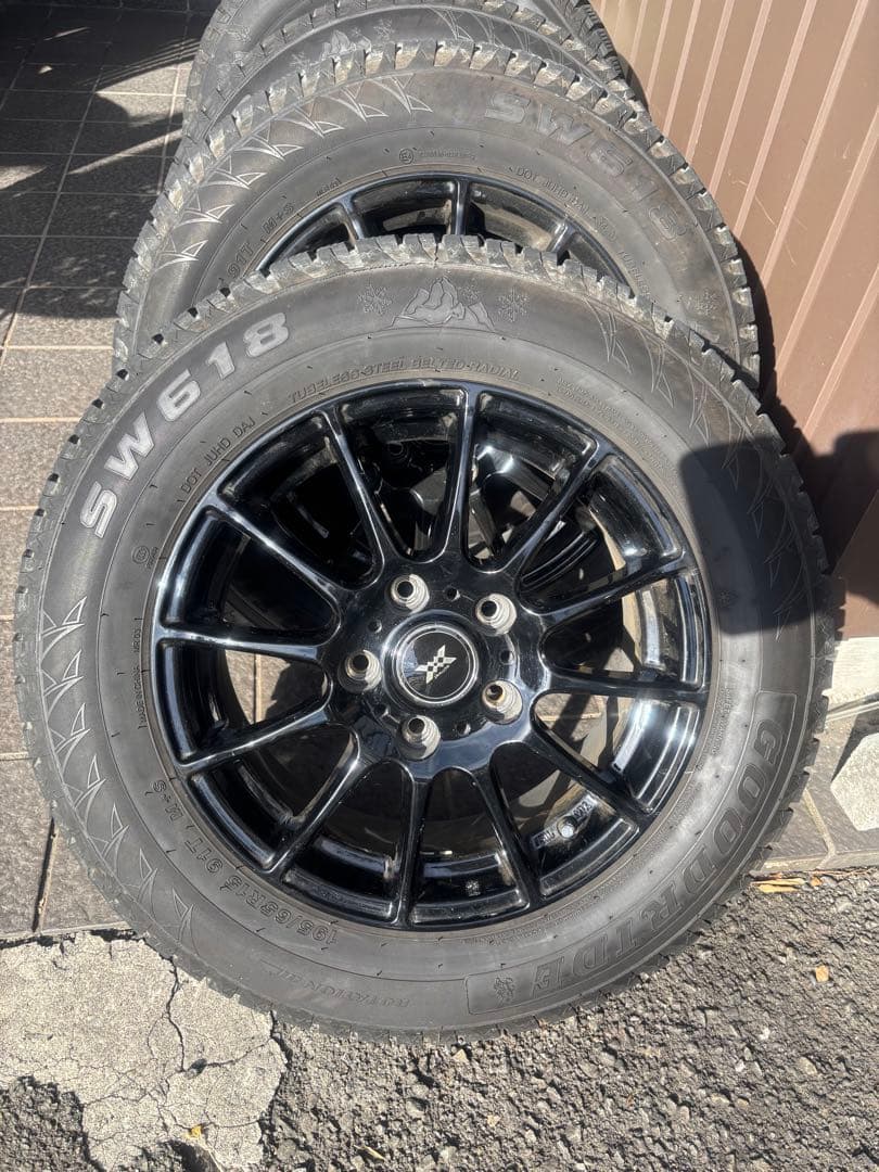 スタッドレスタイヤ・ホイール4本セット195/65R15 ブラックホイール送料込