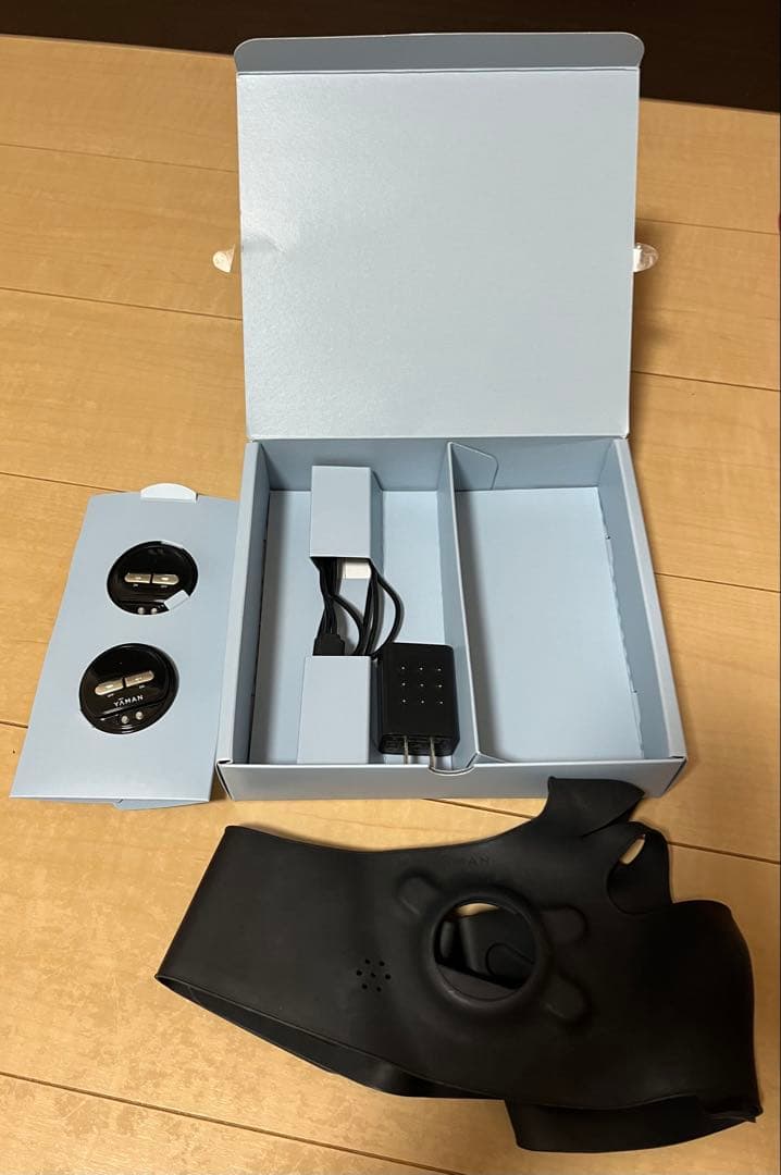 美品！箱、説明書付きYAMAN 美顔器 メディリフトプラスEPM-18BB